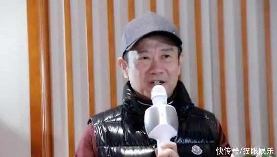 央視名嘴趙保樂曬近況,眼袋下垂顯老態,曾是售貨員卻被馮鞏看重