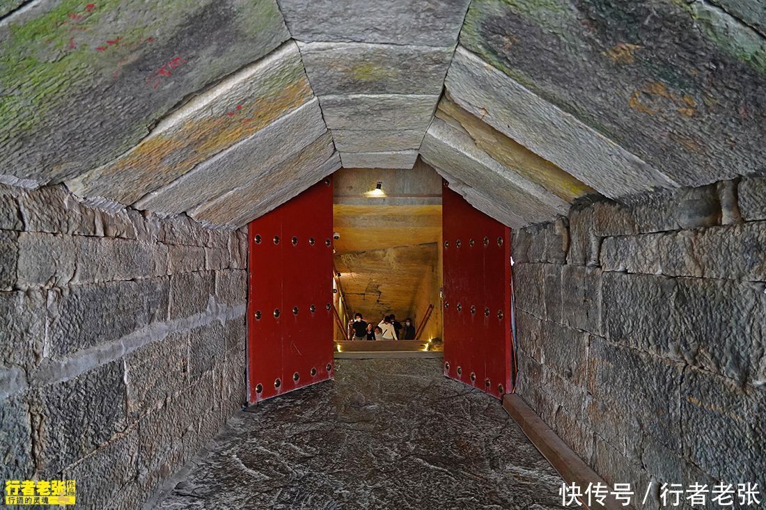 刘武 芒砀山梁王墓，石山上开凿的地下宫殿精美绝伦，王后地位比皇帝高