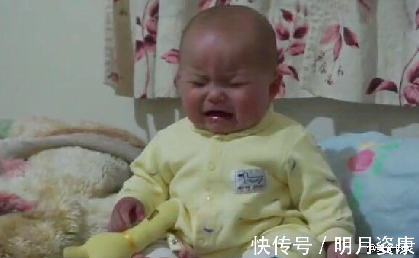 宝宝|宝宝犯错被妈妈教训,接下来宝宝的行为,妈妈乐得哈哈笑