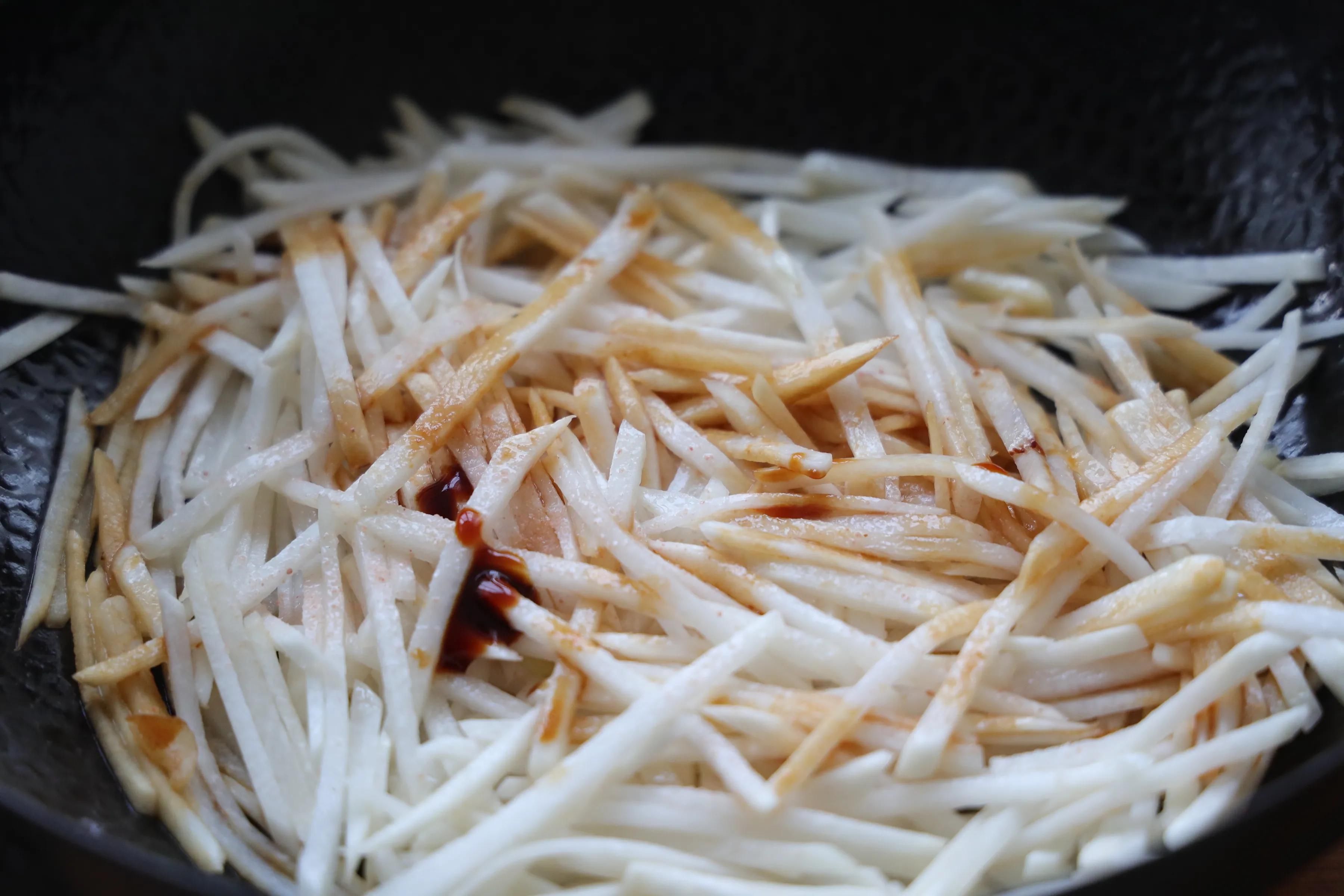 适合冬天吃的一道素菜,简单易做,营养丰富,一盘菜2块钱搞定