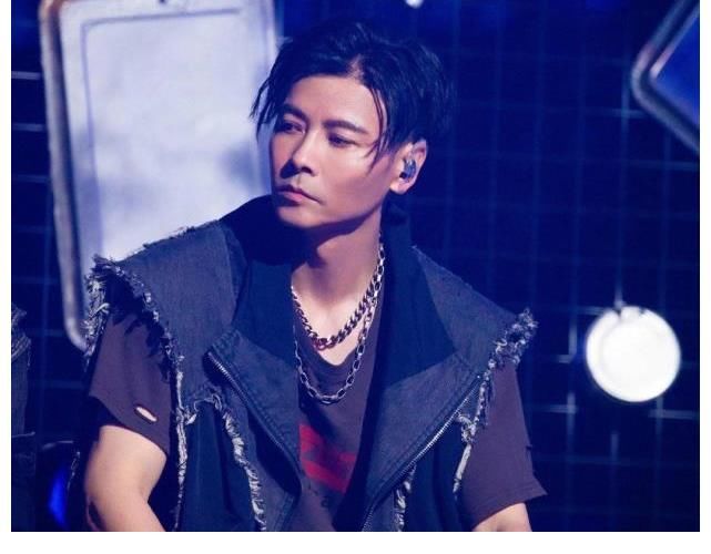 胡海泉|情怀决定观众嗜好!张晋组再机灵,也不敌陈小春的“一杯二锅头”