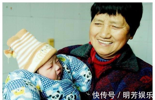 孩子|“就是跪下,也不会帮她带娃”,因为一张尿不湿,母女成仇人