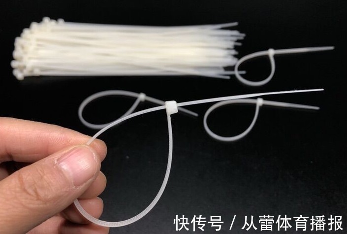 原来扎带上有一个小机关,不用剪断,一碰就能打开,可以重复使用