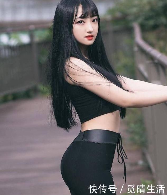 紧身|街拍:丰腴有气质的紧身打底裤美女,大秀S型曲线,凸显女性风韵