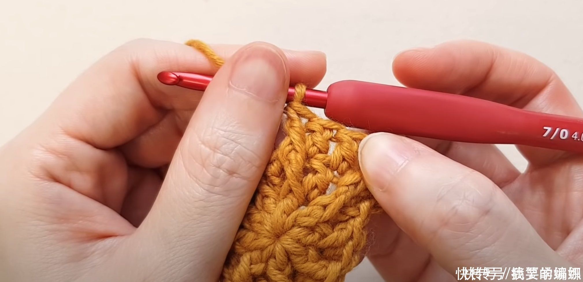 冬夏都可戴的一款帽子,只需换不同的线来钩,出行携带方便可折叠