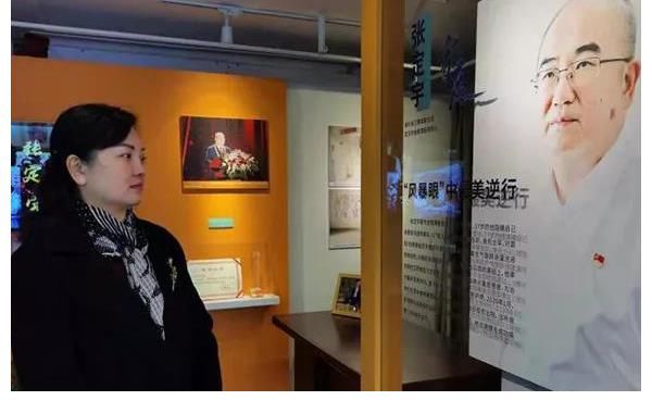 新冠肺炎|董卿《朗读者》:张定宇和程琳,情同初恋,愿得一人心,白首不相离