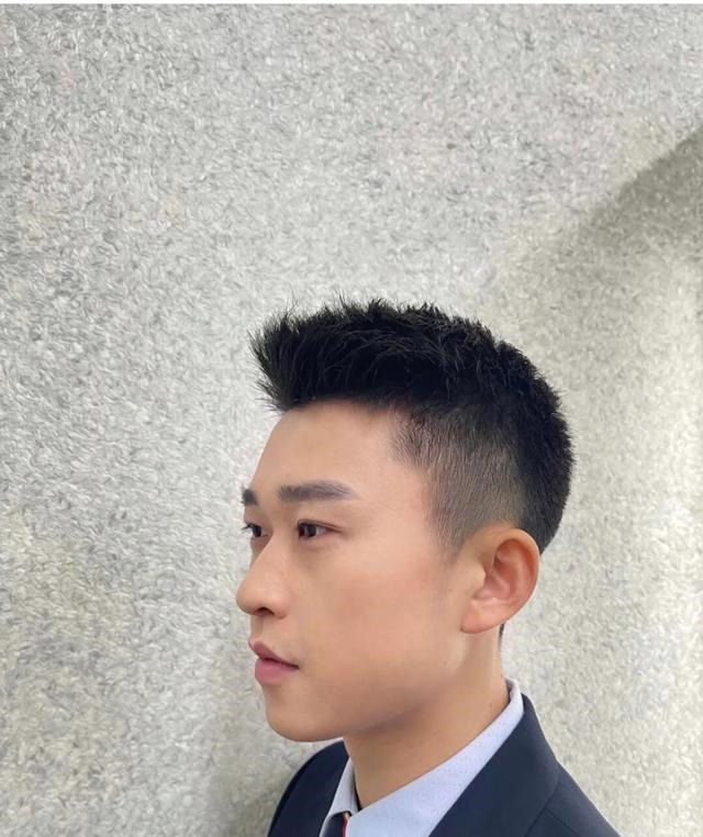 头发 2021发型别乱剪,又帅又时尚男发来了,想换发型看过来!