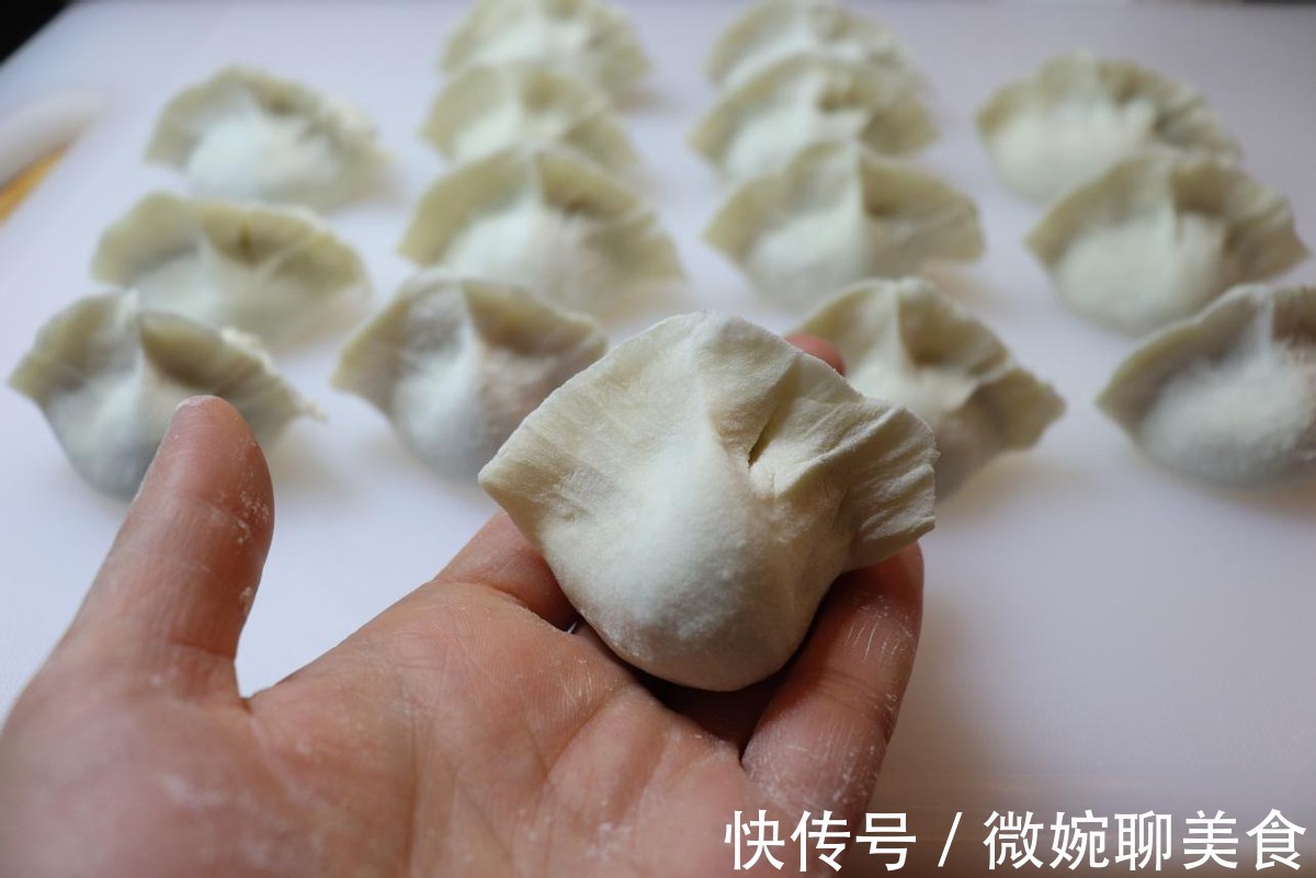 猪肉馅|全家坐在一起吃饺子，味道香浓，营养价值极高