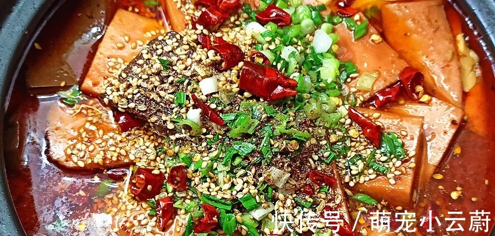 天冷了，这道“麻辣血旺”做来吃，太过瘾，汤汁拌饭都能吃2碗