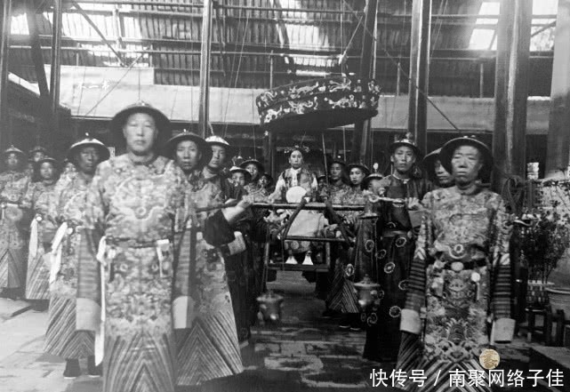 义和团拳民|清末老照片:慈禧西逃回銮时的衰落之景,镜头下李鸿章向联军求和