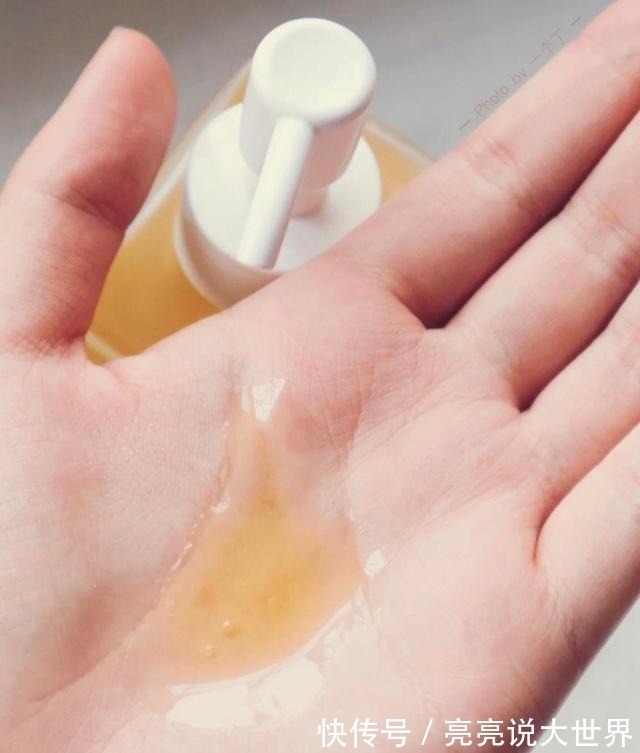 程潇|“漫画女”程潇镜头素颜曝光,无油光无疲态,全凭护肤经中这一步!