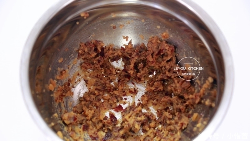 想吃枣糕，用电饭锅就能做，不用打发，不用发酵，拌好面糊就入锅