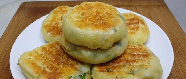 学会|以后面粉就这样做,撒1把葱花,比鸡蛋饼还好吃,学会自己当老板