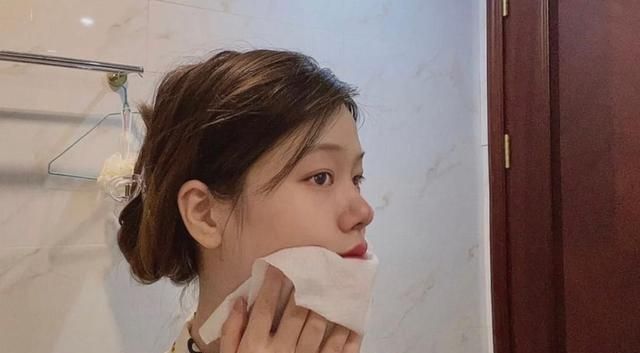 化妆棉|洗脸后,化妆水“直接拍”?难怪皮肤差还不吸收,这三点没做对!