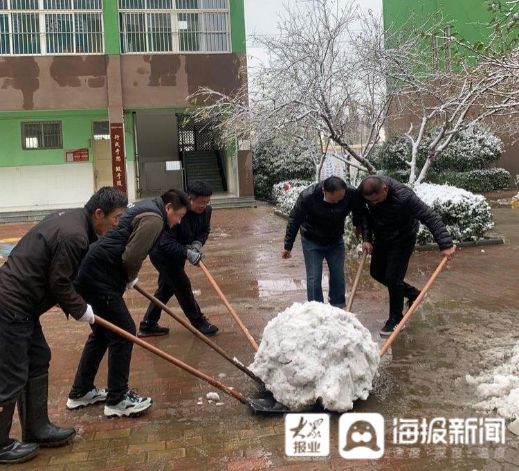 梁慧|扫雪护安全 聊城东昌实验小学开展扫雪除冰活动