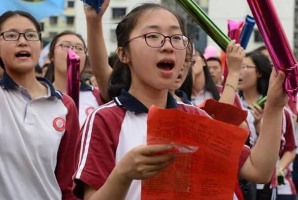 “学霸草稿纸”走红朋友圈，学生是否自律，看草稿纸就知道了