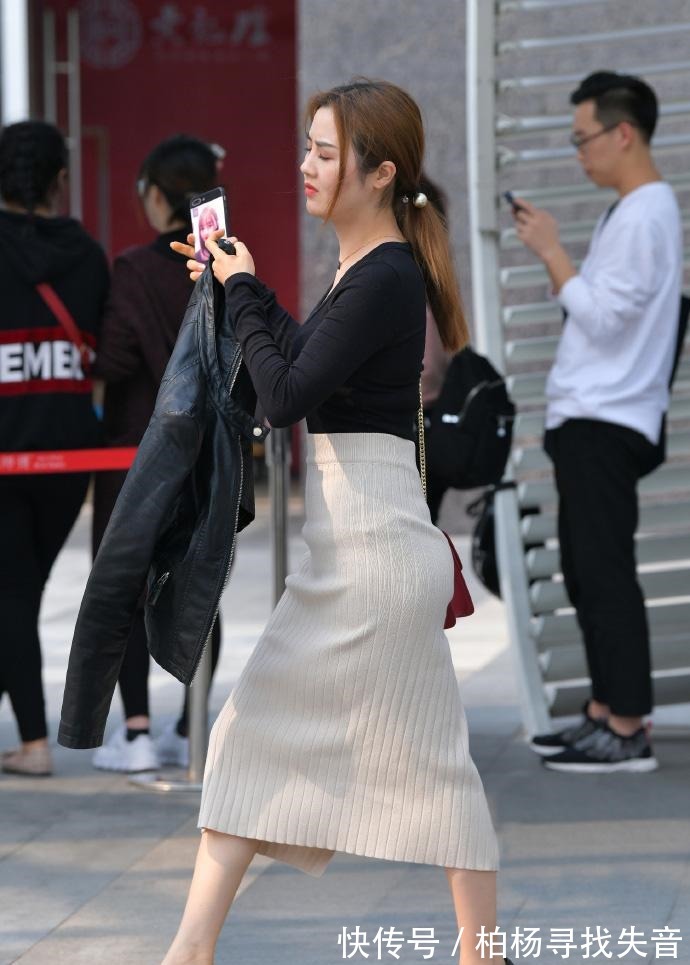 造型 秋日穿搭,选择舒适雅致的“针织裙”,让造型更显优雅自信!