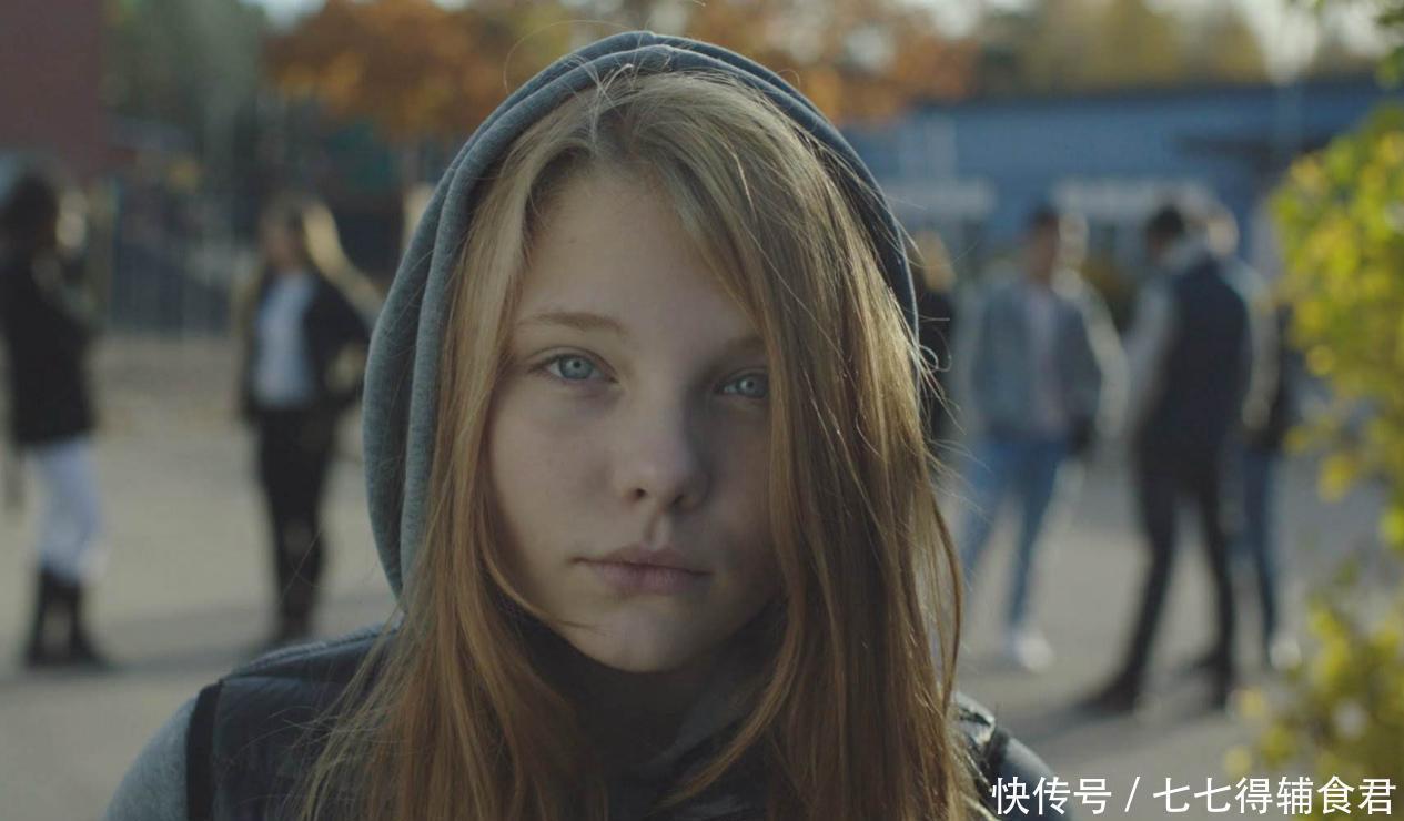 “神仙颜值女宝宝”火了,被网友期待长大,护士:我也头一回见