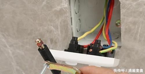 螺丝|插座松动一般怎么处理没想到老电工的法子这么简单，管用