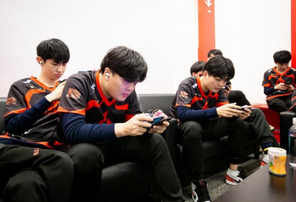 AG|AG登榜首后KPL“魔咒”应验？寒夜：新QG是AG最大克星！