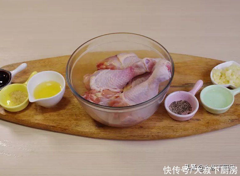 烤鸡|30分钟上桌!大叔教你蒜香烤鸡腿,外焦里嫩,酥脆鲜香,非常简单
