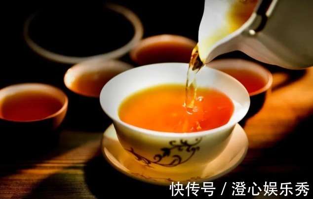 喝茶|中国人的3个喝茶习惯,正在毁掉我们的肾和胃,看看你中了几个?