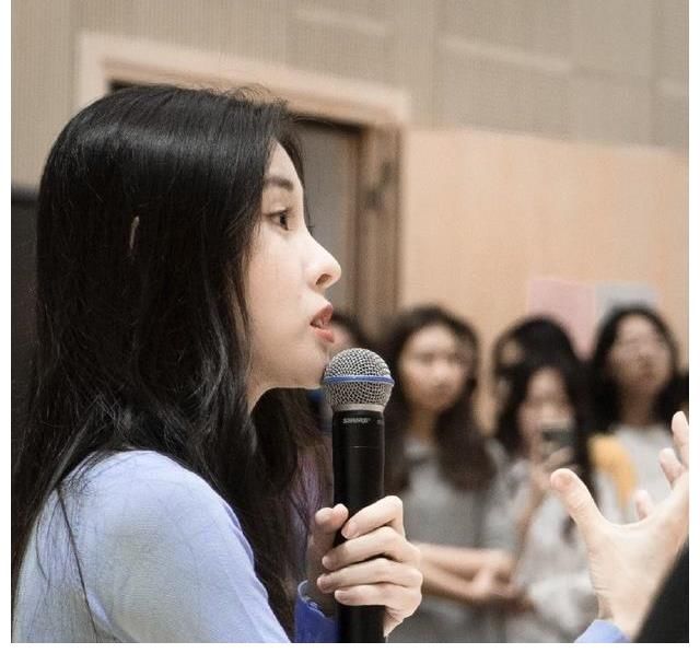 韩国男团|张碧晨综艺上热搜,做音乐老师,和华晨宇之事后她的资源越来越好