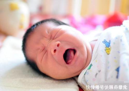 4岁宝宝智商难发育,易“铅中毒”的零食,可不敢让娃多吃