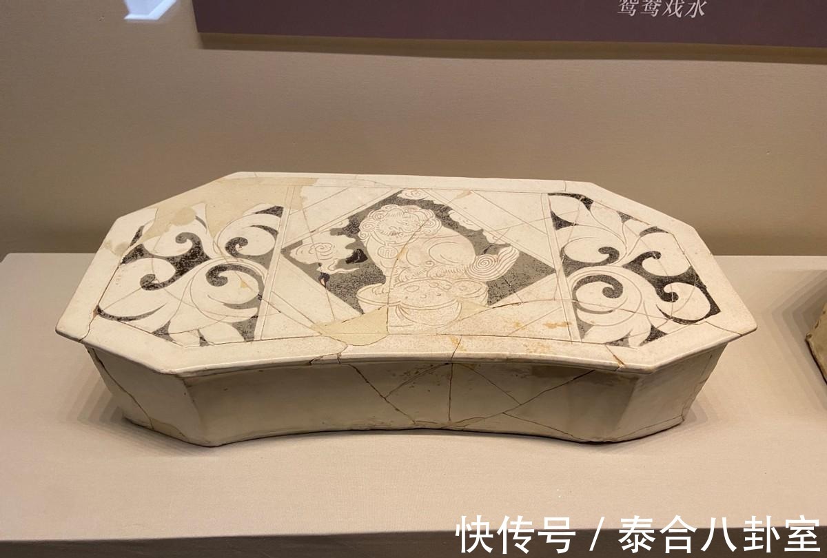 津窑|国博：类似的瓷枕做对比，外行也能分出河津窑和磁州窑