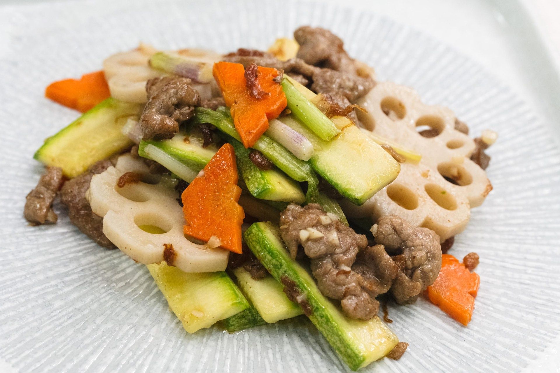 腌牛肉|牛肉又老又硬，因为你只会加生粉，大厨一招就把牛肉变得又嫩又滑