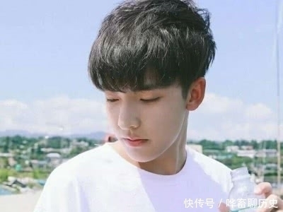 生长激素|“青春期”男生因身高自卑?养成这3好习惯,赶超180不是梦