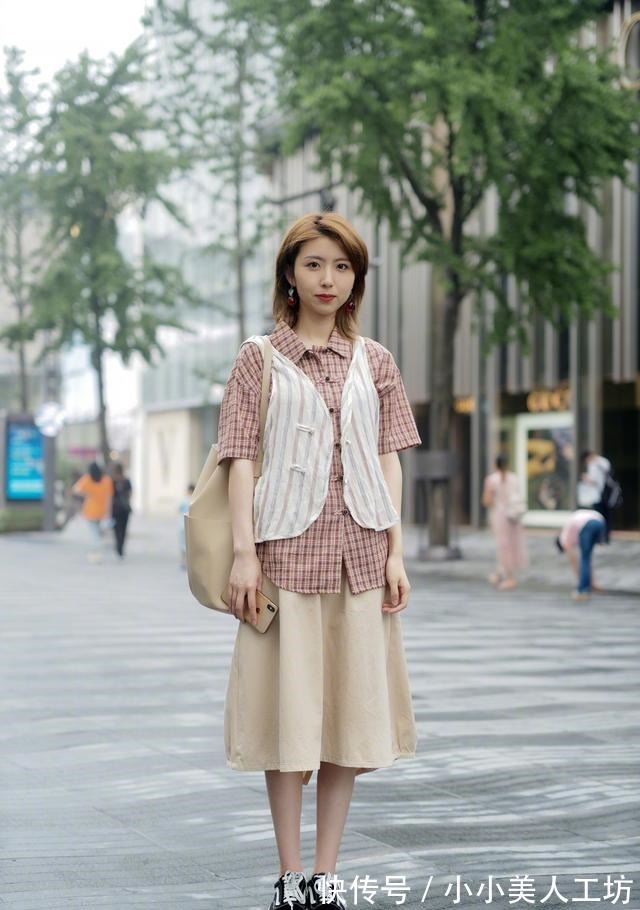 搭配 黑白配过时了,试试这几组“彩色穿搭”,时髦又显白,黄皮也能穿!