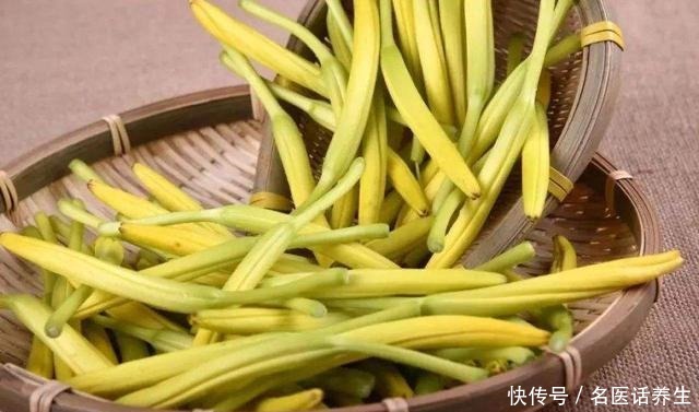 家里种棵“黄菜花”,开花几十年,花大如百合,满院“妈妈花”