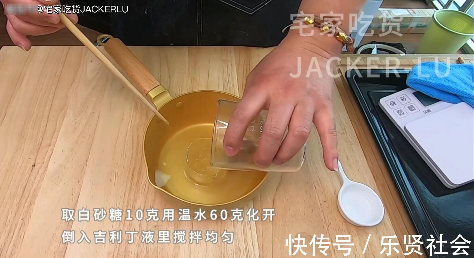 巧克力迷你挞,满口黄油香气浓郁,牵引着味蕾,让人想咬一口。