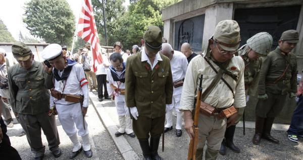 投降|二战后,日本士兵投降回老家,妻子如何迎接他们的