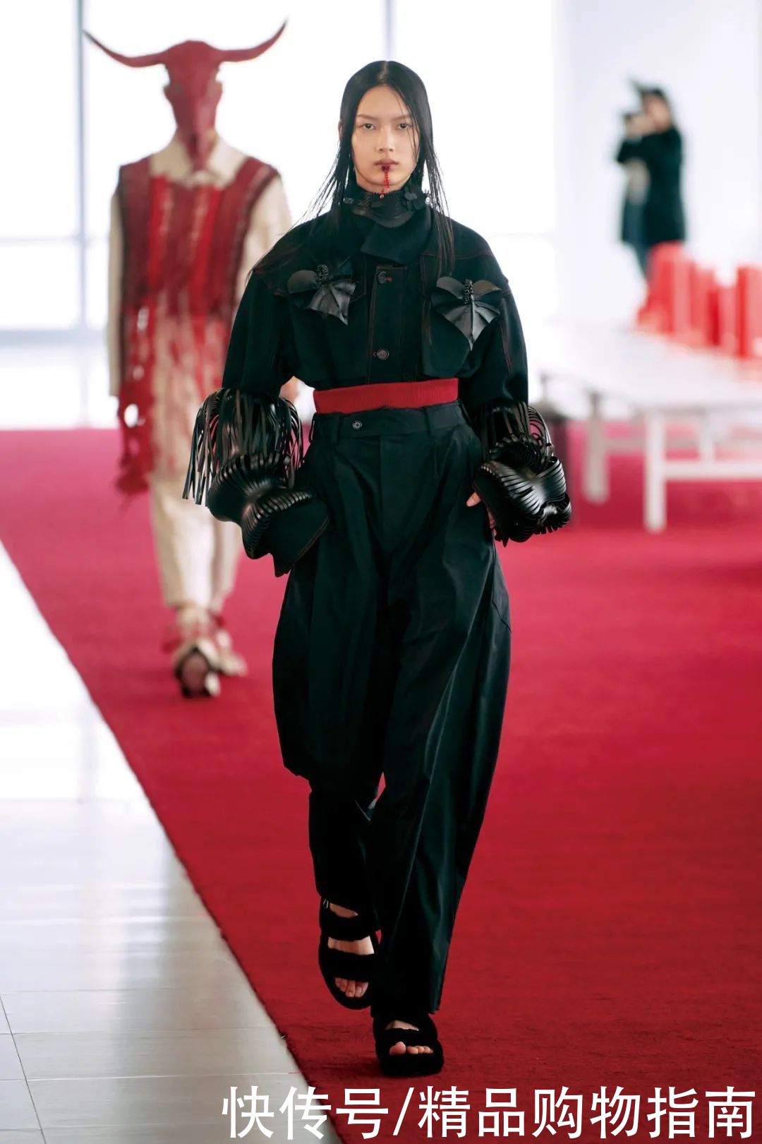 顶流们的阳谋,联手把国潮穿出圈