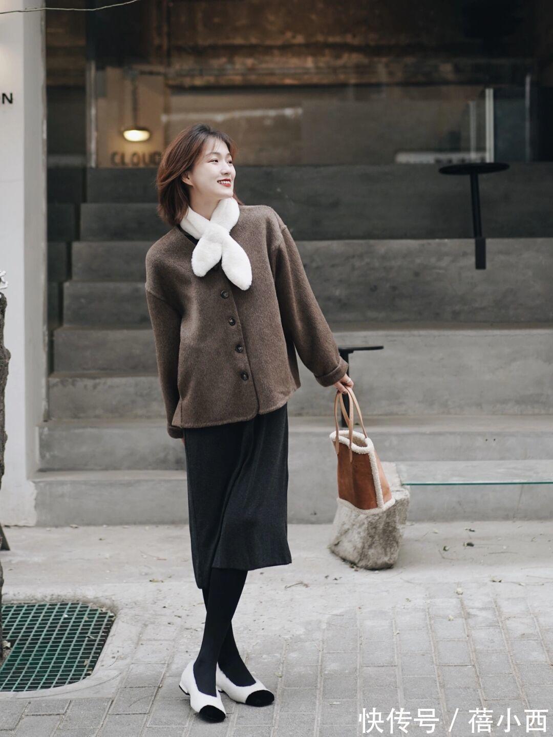 脖颈 “短大衣”才是小个子女生的冬日必备,配半身裙、裤子优雅又高级