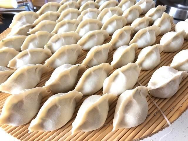 搅拌均匀|头伏到吃饺子，分享8种饺子馅的调法，有荤有素，鲜嫩营养又多汁