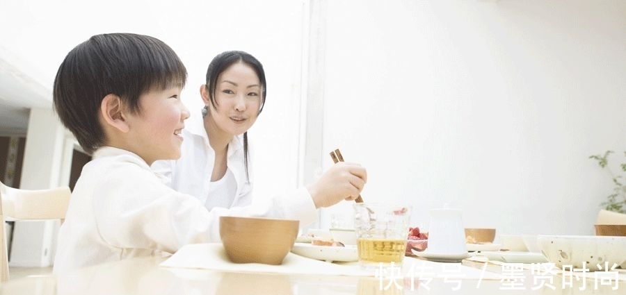 家里面|若孩子出现三种表现,说明身高即将“定格”,宝妈要抓住最后时机