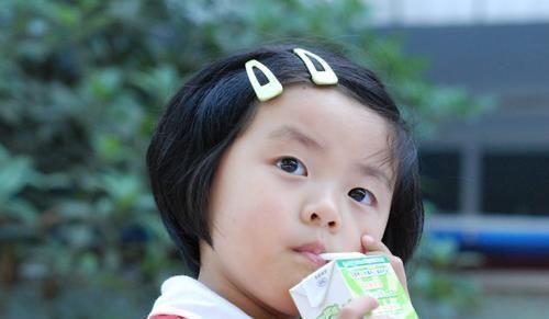强身健体|“天天喝牛奶”的孩子，和“从不喝牛奶”的孩子，差别很明显