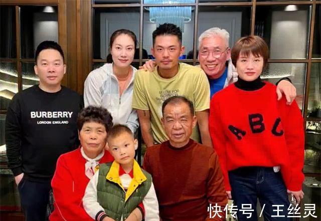 谢杏芳|林丹搂媳妇秀恩爱!谢杏芳在他怀里的样子,能看出两人现在仍恩爱