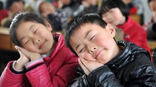 睡觉不要保持左侧睡姿