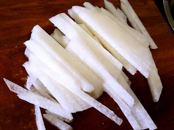  味道|像炒土豆丝一样,来炒白地瓜与土豆丝,熟悉的味道中,别有一番风味