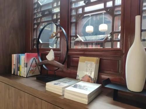 实探！从大隐书局的窗口能够欣赏到豫园的美景