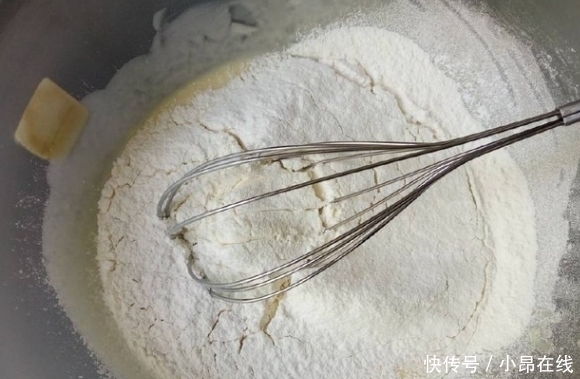 教你做|教你做不加一滴油的酸奶蛋糕,早餐牛奶的最佳搭配