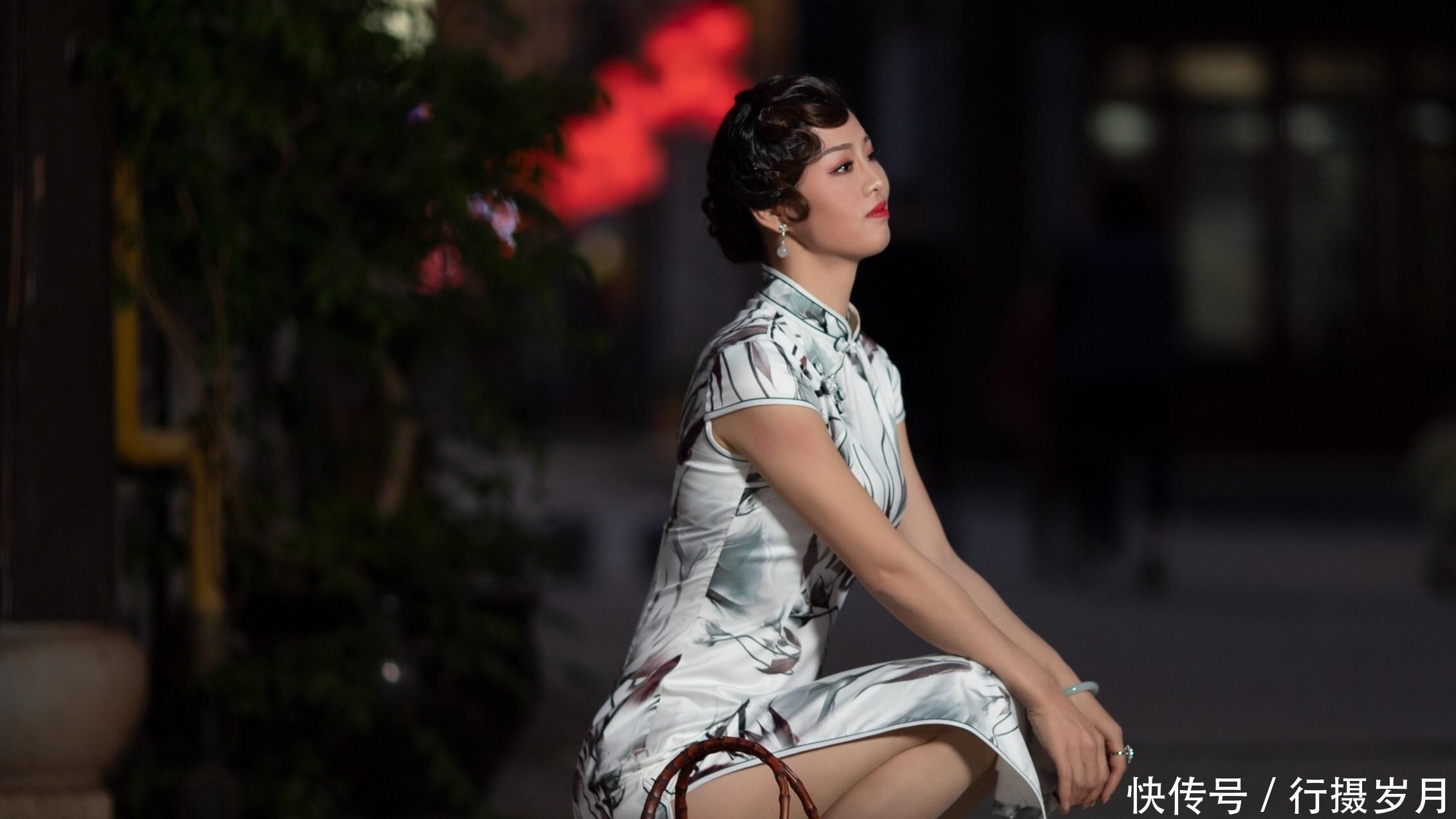 一帘幽梦,装点纱窗,放逐的是寂寞,弥漫的是忧伤