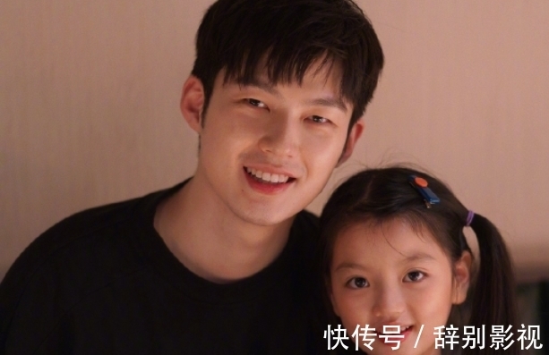 鄧倫|8歲阿拉蕾同框董力，“小山竹”近照曝光，鄧倫寵愛的女孩長大了