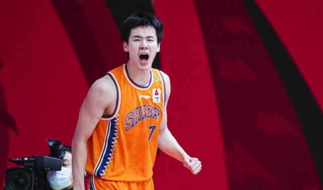 李春江|上海男篮热身赛大胜!郭昊文伤愈复出,李春江有新计划