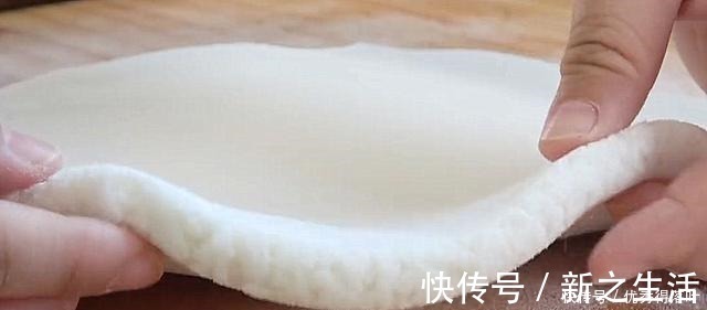 过年吃的零食江米条，不用买，在家自己做，香甜又酥脆，过年必备