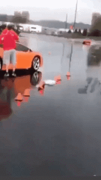 |搞笑GIF:下雪天不要乱走,因为随时可能直接消失不见